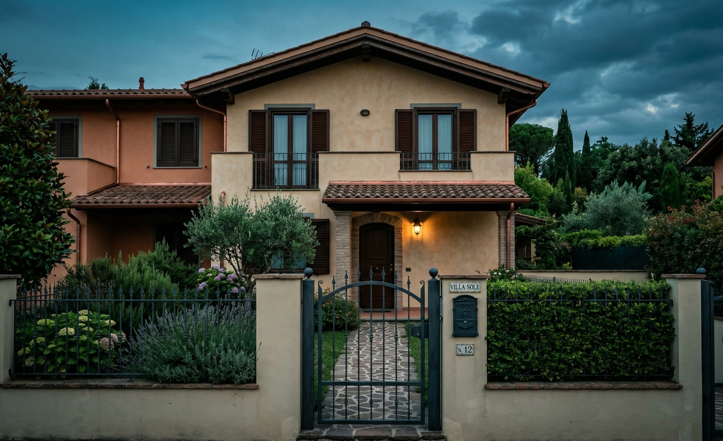 Sicurezza perimetrale per casa residenziale con giardino